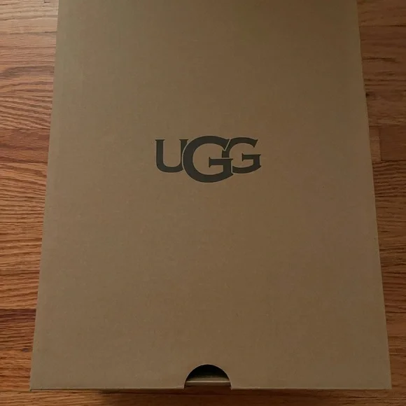 🐪 NEW WITH TAGS 🐪 Uggs Classic Ultra Mini size US 9 - Picture 5 of 13